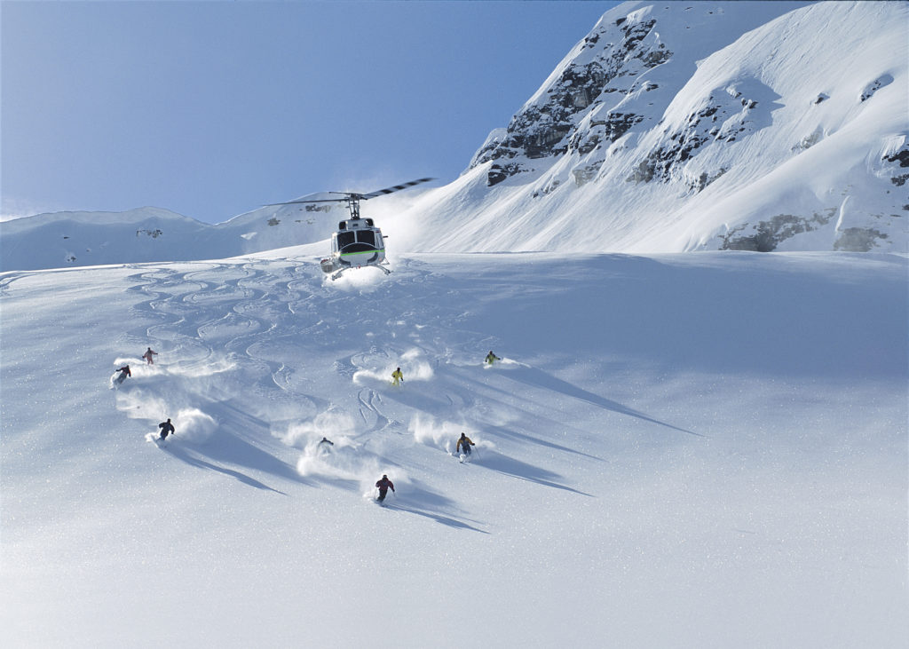 Helikopterski in Panorama British Columbia Canada. Skigebied is onderdeel van BC Powder Highway