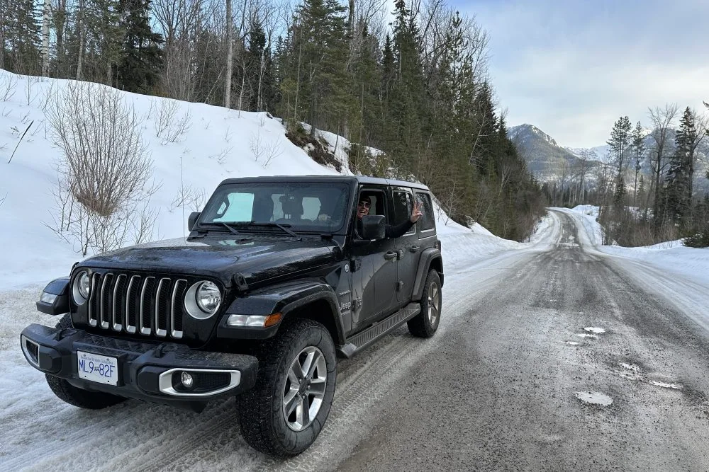 Else van WintersportCanadaAmerika achter het stuur van een huurauto in Canada