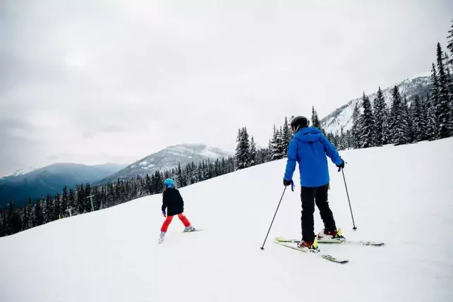 Kinderen skiën gratis in Jasper Kids ski free marmot basin 2