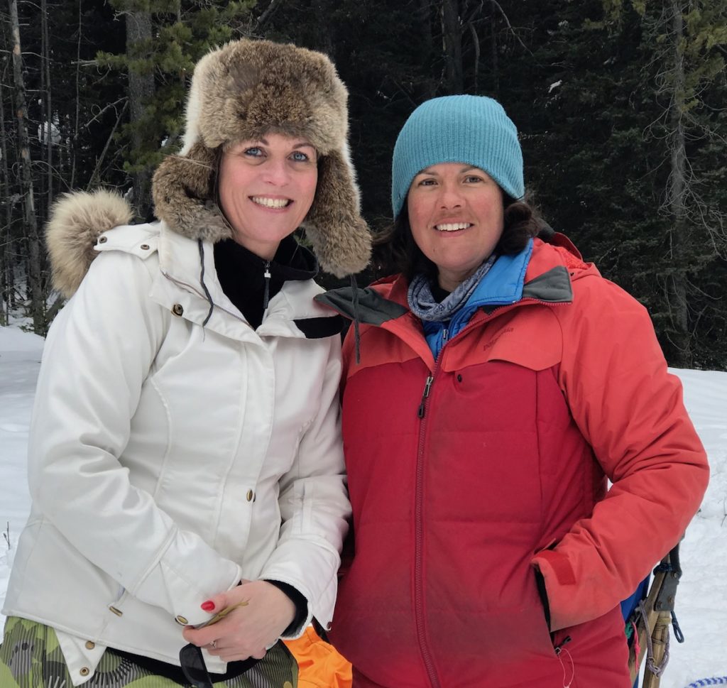 Else van WintersportCanadaAmerika ontmoet musher Jillian van de hondensledetocht in Lake Louise 