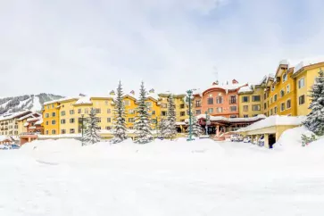Sun Peaks Nancy Greene's Cahility Lodge - Exterior