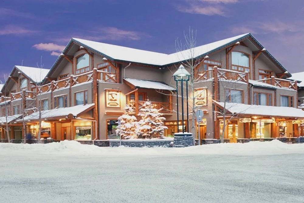 Verblijf in de Brewster Mountain Lodge, 1 van de vele hotels die we aanbieden voor deze skisafari