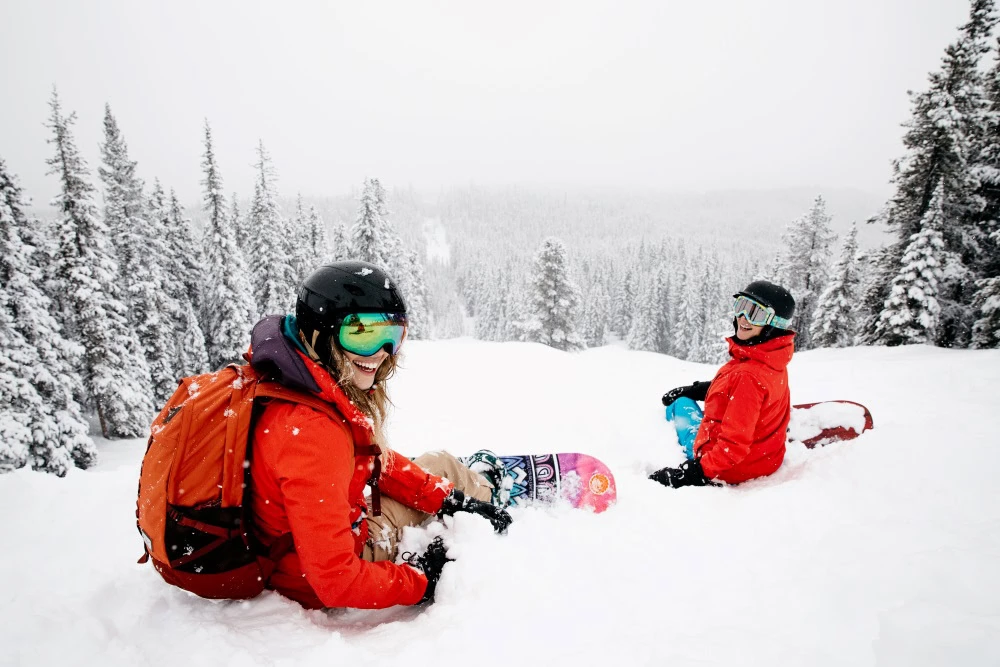 Na een dag op de pistes van Marmot Basin geniet in je het dorp Jasper van een heerlijk diner